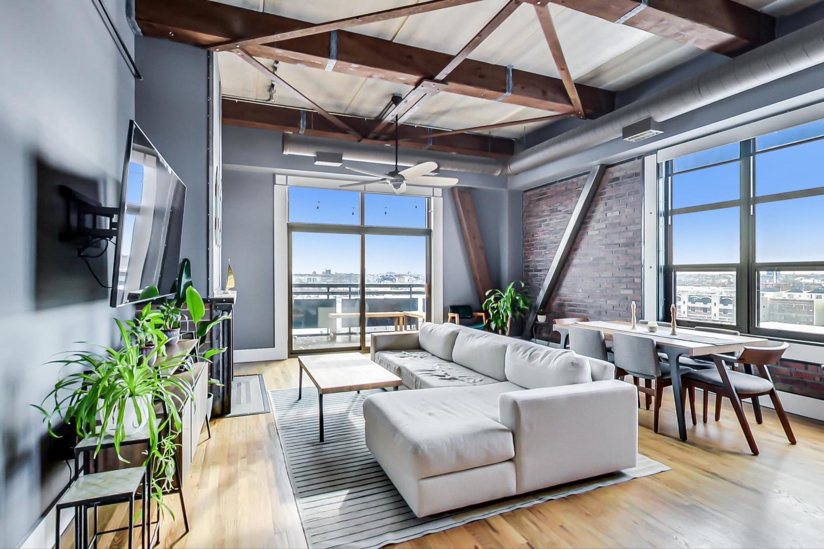 1735 W Diversey Parkway 610