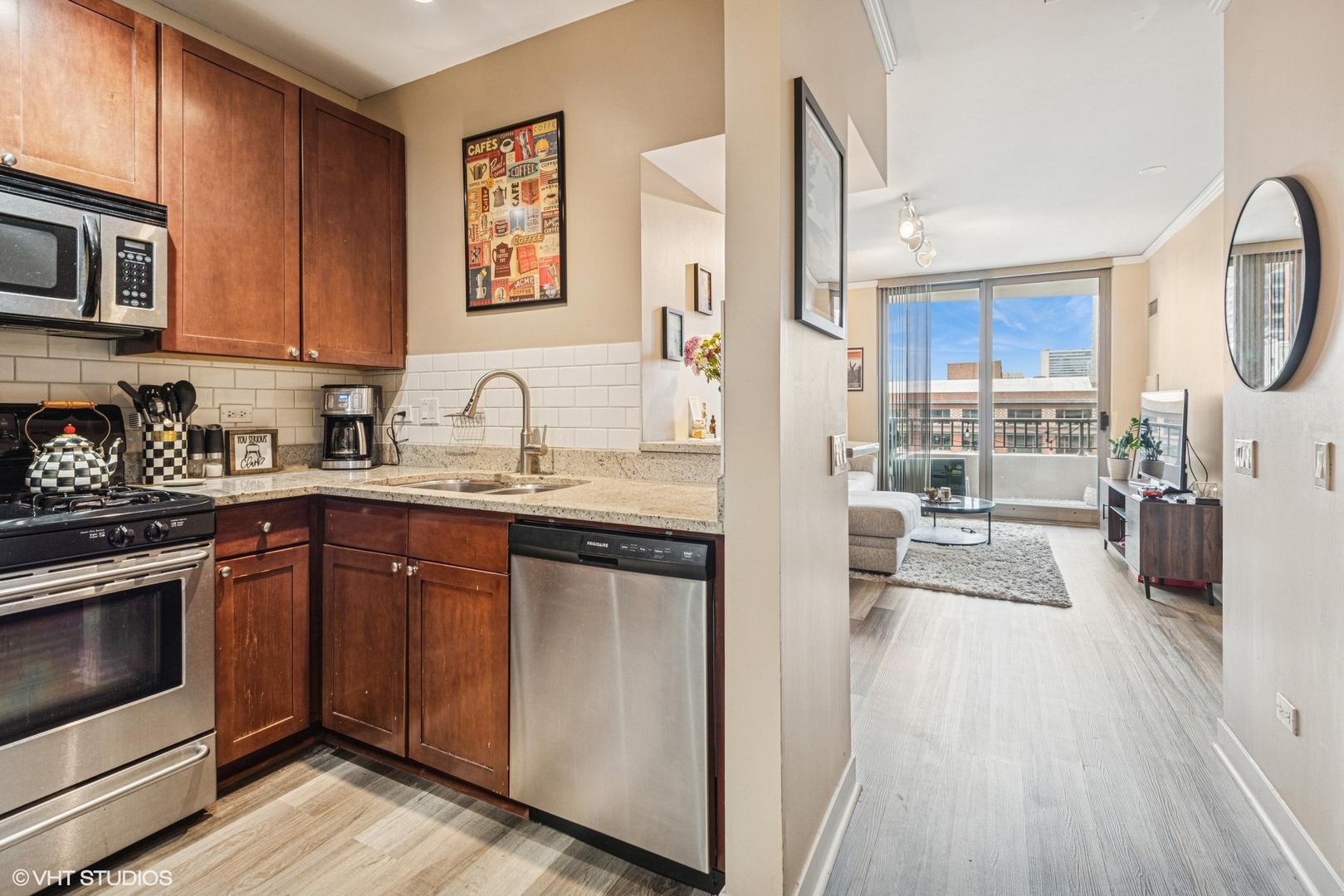 200 N JEFFERSON Street 905