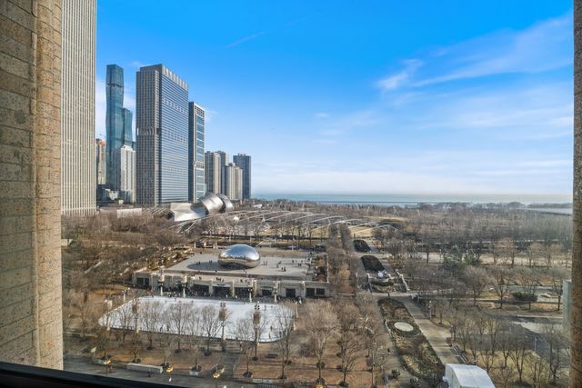 6 N Michigan Avenue 1103