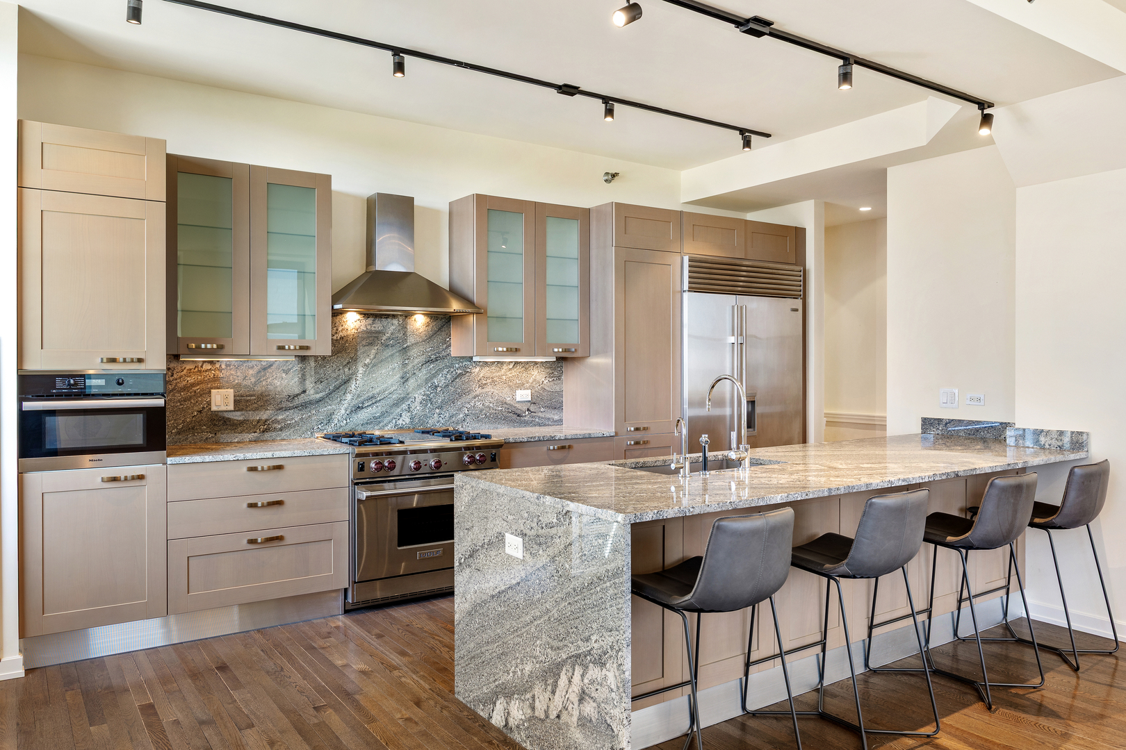 6 N Michigan Avenue 1103