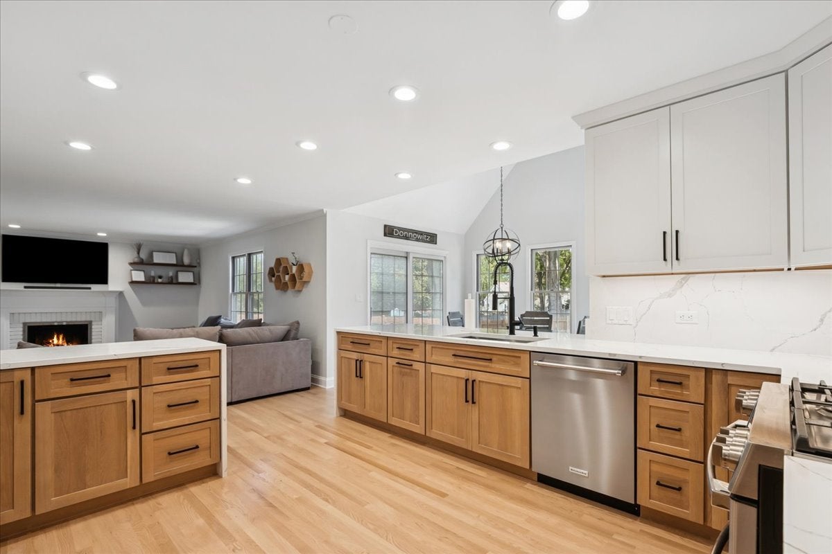 658 Lexington Square W