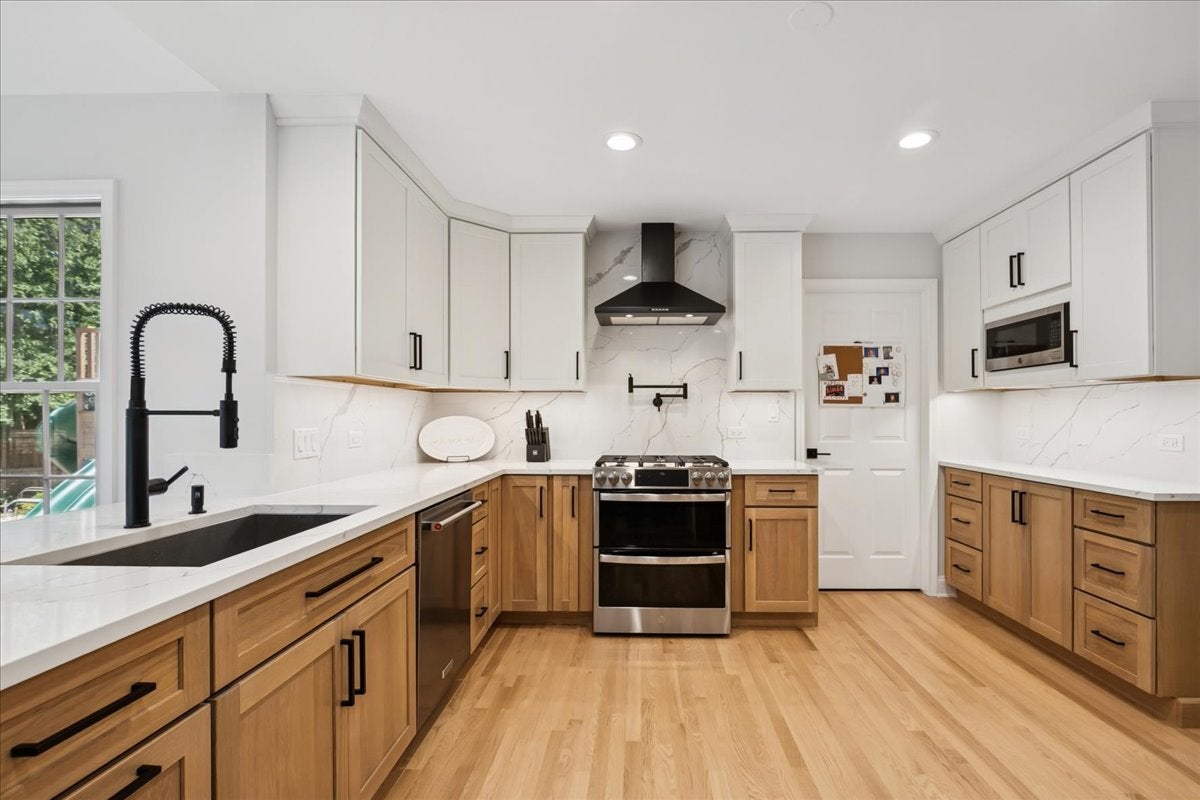 658 Lexington Square W