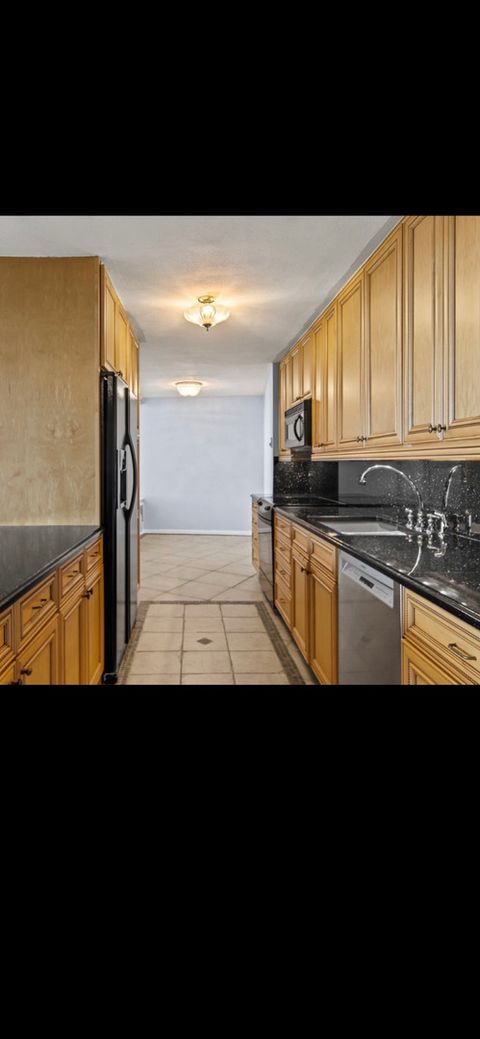 Tiny photo for 6101 N Sheridan Road #4A, Chicago, IL 60660 (MLS # 12642772)