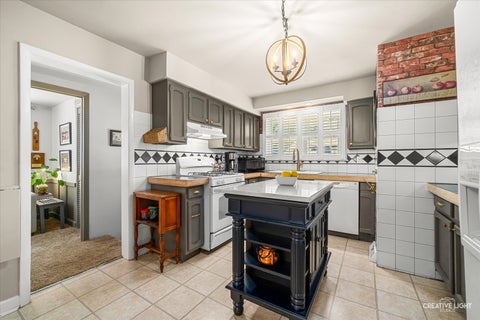 Tiny photo for 108 E Burlington Avenue, Westmont, IL 60559 (MLS # 12674382)