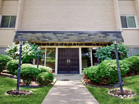 Tiny photo for 8650 Ferris Avenue #203, Morton Grove, IL 60053 (MLS # 12614948)