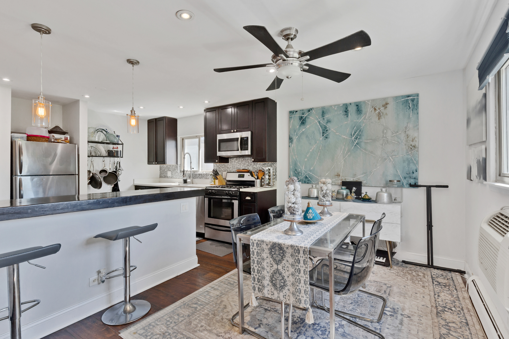 1640 W Sherwin Avenue 4D