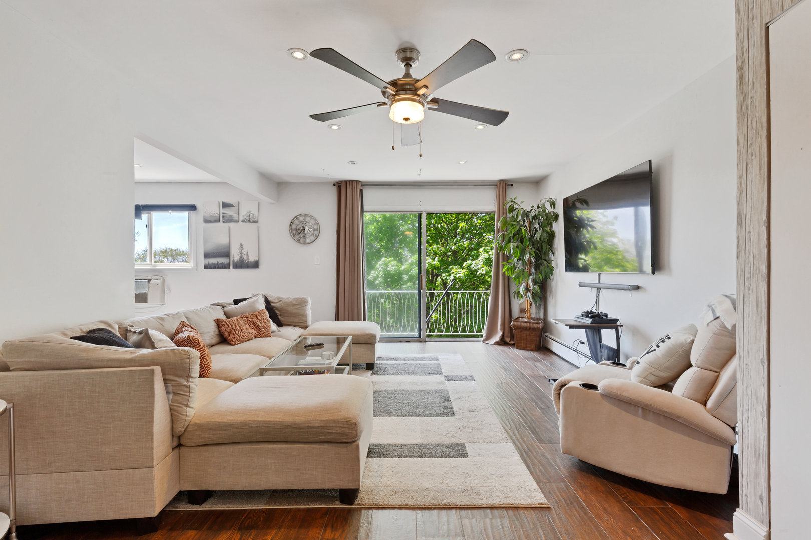 1640 W Sherwin Avenue 4D