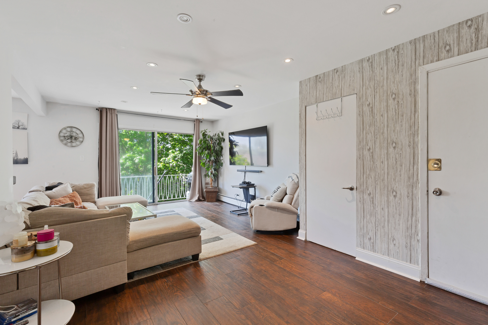 1640 W Sherwin Avenue 4D