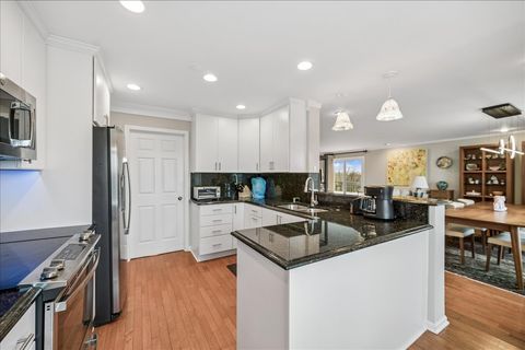 Tiny photo for 1280 Rudolph Road #4A, Northbrook, IL 60062 (MLS # 12618217)