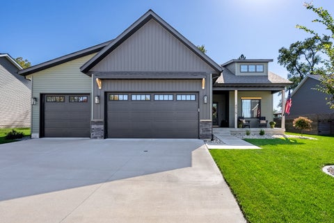 Photo of 4915 Willow Circle, Davenport, IA 52806 (MLS # 12781708)
