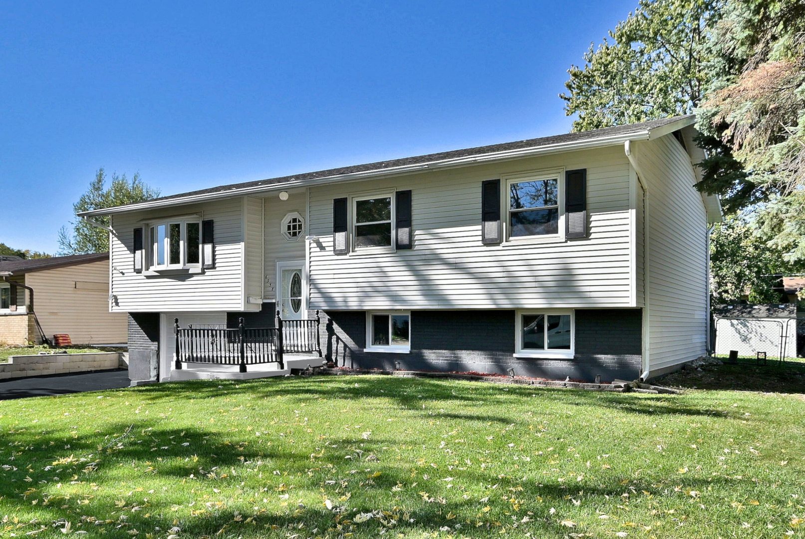 6938 Meadowbrook Lane