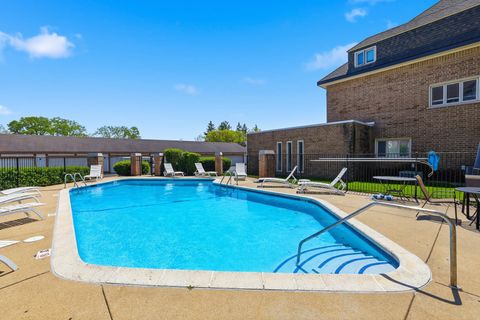 Tiny photo for 660 BALLANTRAE Drive #B, Northbrook, IL 60062 (MLS # 12646915)