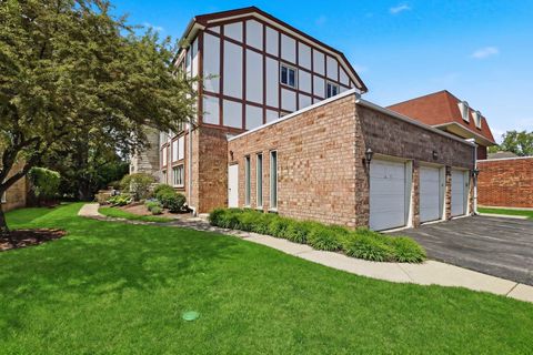 Tiny photo for 660 BALLANTRAE Drive #B, Northbrook, IL 60062 (MLS # 12646915)