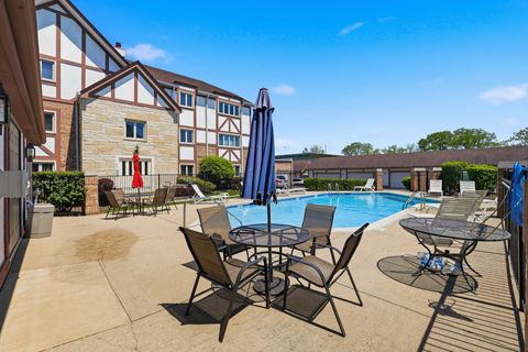 Tiny photo for 660 BALLANTRAE Drive #B, Northbrook, IL 60062 (MLS # 12646915)
