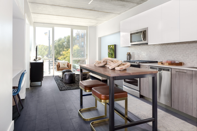 1640 W Division Street 1301