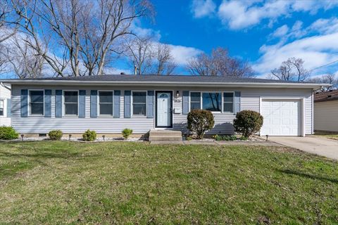 Photo of 1826 E Lafayette Street, Bloomington, IL 61701 (MLS # 12591541)
