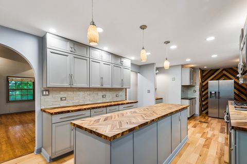 Tiny photo for 15 Winding Branch Road, Hawthorn Woods, IL 60047 (MLS # 12710962)