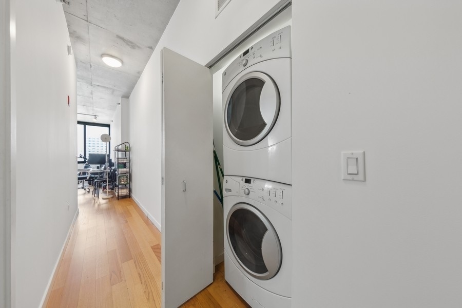 235 W Van Buren Street 2918