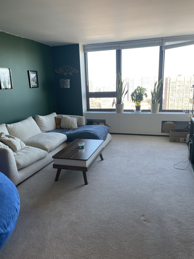 3930 N Pine Grove Avenue 2405