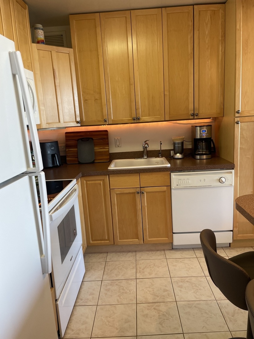 3930 N Pine Grove Avenue 2405