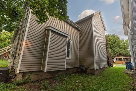 Tiny photo for 622 E Mulberry Street, Bloomington, IL 61701 (MLS # 12732503)