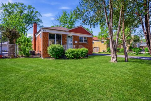 Tiny photo for 830 S La Grange Road, La Grange, IL 60525 (MLS # 12586476)