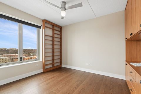 Tiny photo for 515 MAIN Street #802, Evanston, IL 60202 (MLS # 12598656)