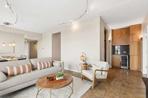 Tiny photo for 515 MAIN Street #802, Evanston, IL 60202 (MLS # 12598656)