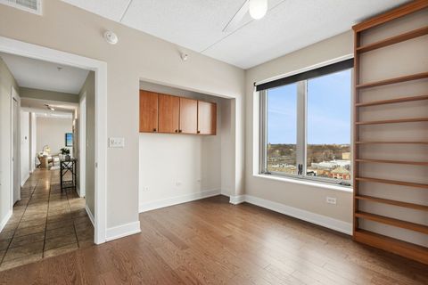 Tiny photo for 515 MAIN Street #802, Evanston, IL 60202 (MLS # 12598656)