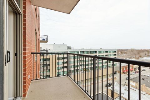 Tiny photo for 515 MAIN Street #802, Evanston, IL 60202 (MLS # 12598656)