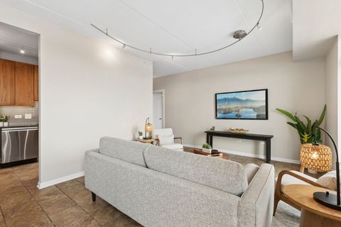 Tiny photo for 515 MAIN Street #802, Evanston, IL 60202 (MLS # 12598656)