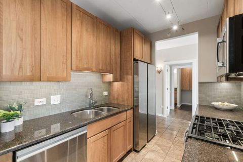 Tiny photo for 515 MAIN Street #802, Evanston, IL 60202 (MLS # 12598656)