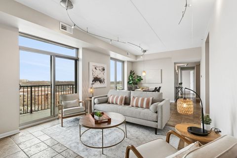 Tiny photo for 515 MAIN Street #802, Evanston, IL 60202 (MLS # 12598656)