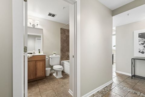 Tiny photo for 515 MAIN Street #802, Evanston, IL 60202 (MLS # 12598656)