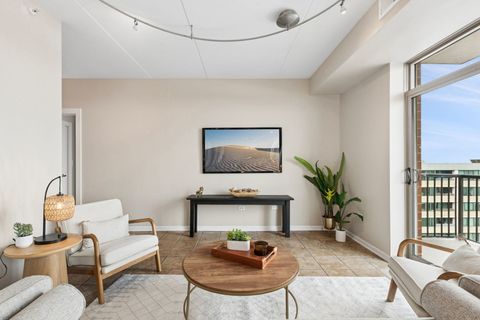 Tiny photo for 515 MAIN Street #802, Evanston, IL 60202 (MLS # 12598656)