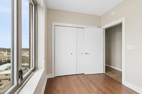 Tiny photo for 515 MAIN Street #802, Evanston, IL 60202 (MLS # 12598656)