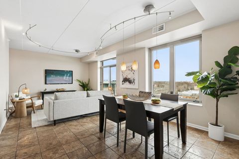 Tiny photo for 515 MAIN Street #802, Evanston, IL 60202 (MLS # 12598656)