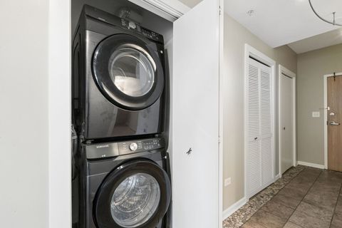 Tiny photo for 515 MAIN Street #802, Evanston, IL 60202 (MLS # 12598656)