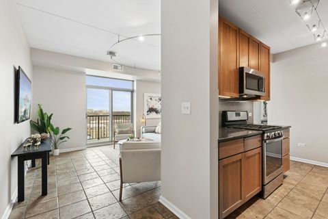 Tiny photo for 515 MAIN Street #802, Evanston, IL 60202 (MLS # 12598656)