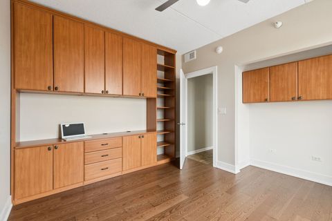 Tiny photo for 515 MAIN Street #802, Evanston, IL 60202 (MLS # 12598656)