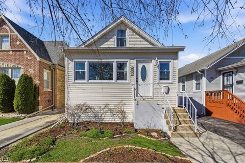 Photo of 6232 W GRACE Street, Chicago, IL 60634 (MLS # 12620742)