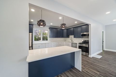 Tiny photo for 907 Glenwood Avenue, Joliet, IL 60435 (MLS # 12596220)