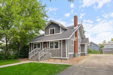 Photo of 907 Glenwood Avenue, Joliet, IL 60435 (MLS # 12596220)