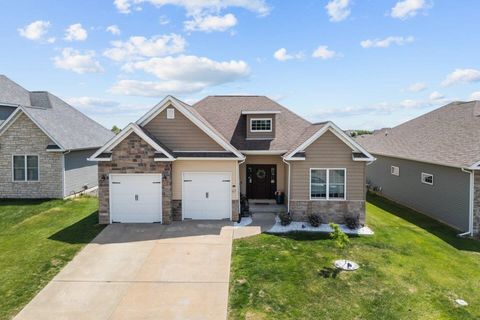 67 Cobblestone Lane LeClaire IA 52753