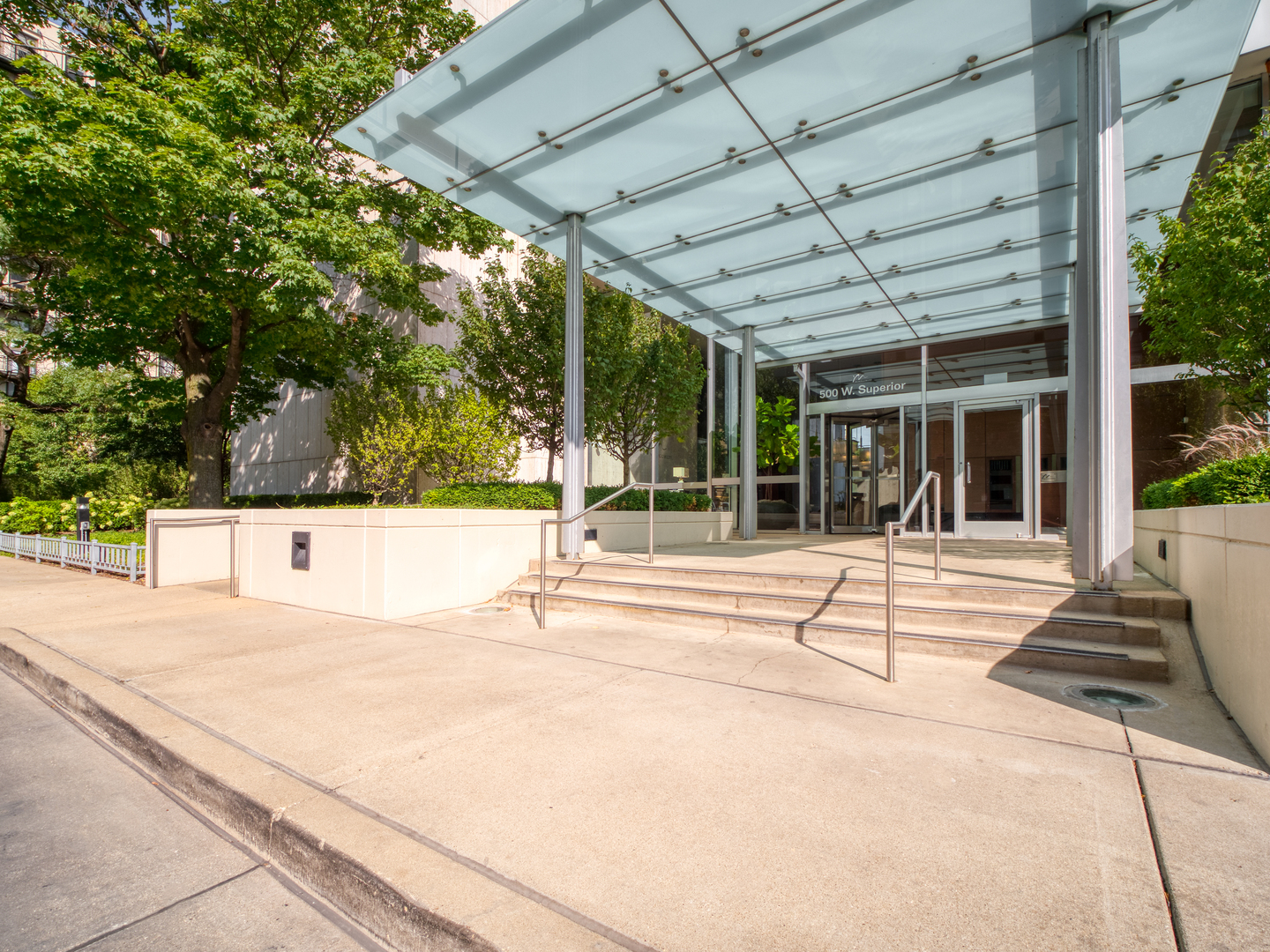 500 W Superior Street 1113