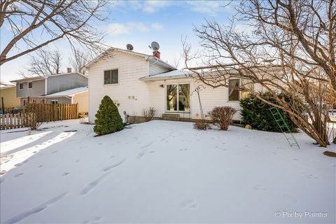 Tiny photo for 55 Duxbury Lane, Cary, IL 60013 (MLS # 12559401)
