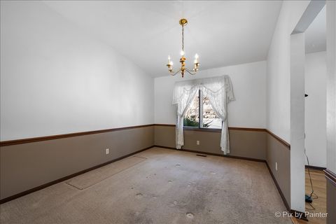 Tiny photo for 55 Duxbury Lane, Cary, IL 60013 (MLS # 12559401)