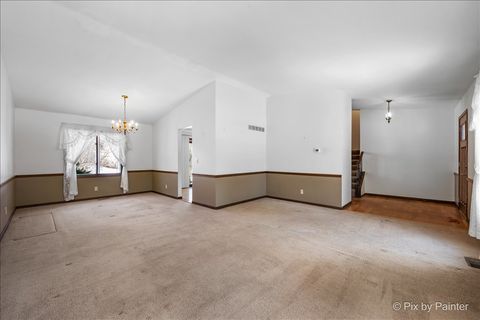 Tiny photo for 55 Duxbury Lane, Cary, IL 60013 (MLS # 12559401)