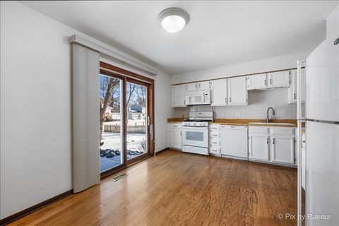 Tiny photo for 55 Duxbury Lane, Cary, IL 60013 (MLS # 12559401)