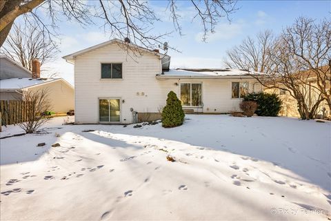 Tiny photo for 55 Duxbury Lane, Cary, IL 60013 (MLS # 12559401)